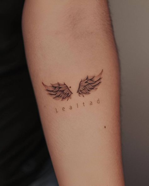 Wing Tattoos On Wrist, Angel Wing Tattoos, Small Wings Tattoo, Alas Tattoo, Wing Tattoos, Elements Of Life, Tatoo Inspiration, Single Line Tattoo, Band Tattoo Designs