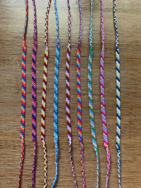 Yarn Friendship Bracelets, Bracelets With String, Diy Bracelets With String, String Bracelet Patterns, Yarn Bracelets, Bracelet Packaging, Fun List, Thread Bracelet, Embroidery Bracelets