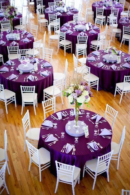 Lila Party, Purple Reception, Purple Wedding Theme, Tafel Decor, Purple Themes, Tables And Chairs, Lavender Wedding, Wedding Deco, Wedding Reception Decorations