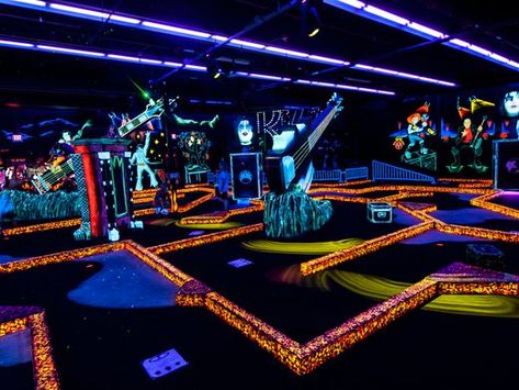 Rio Las Vegas, Indoor Mini Golf, Top Golf Courses, World Series Of Poker, Public Golf Courses, Mini Golf Course, Vacation Locations, Best Golf Courses, Vegas Hotel