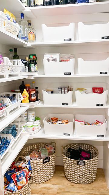 Organizing Expert on Instagram: "Once OSBK sets up the system, IT 👏🏽 IS 👏🏽 EASY FOR 👏🏽 YOUR 👏🏽 FAMILY 👏🏽 TO 👏🏽 MAINTAIN! Here is a list of the OSBK pantry product must haves. Need links & a visual? Everything is linked on my website➡️ Products➡️Shop my Feed ➡️ Kim’s Pantry Faves 1️⃣Lazy Susan’s for every corner in your pantry. Food will always get lots in corners unless you add a lazy Susan. They range from 9” in diameter to 21”. Measure your corners to see what you are working with. Corner Shelf Pantry, Corner Pantry Organization Ideas, Pantry Lazy Susan, Corner Pantry Organization, Product Must Haves, L Shaped Pantry, Panty Organization, Hall Cupboard, Pantry Food