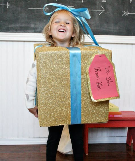 Christmas Gift Costume, Present Costume, Diy Christmas Costumes, Christmas Costumes Diy, Christmas Program Ideas, Xmas Costumes, Christmas Dress Up, Box Costumes, Diy Costumes Kids