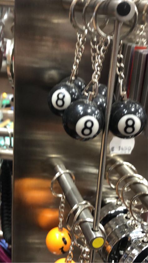 Cool Keychains Aesthetic, Cool Keychains For Guys, Key Charms Keychains, 8ball Keychain, Backpack Keychains Aesthetic, 8ball Wallpaper, Pants Keychain, 8 Ball Aesthetic, 8 Ball Keychain