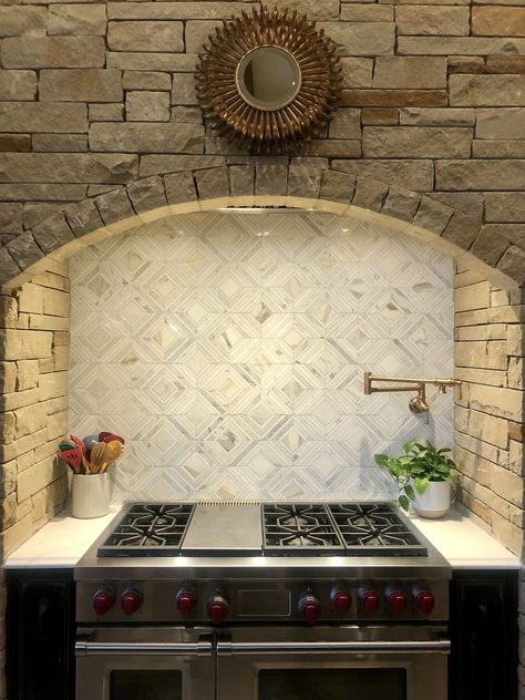 Kitchen With Arch Over Stove, Brick Stove Surround Kitchen, Kitchen Black Splash, Kitchen Oven Hood, Stove Cove, Kitchen Stove Ideas, Brick Stove, Oven Hoods, Old World Kitchen