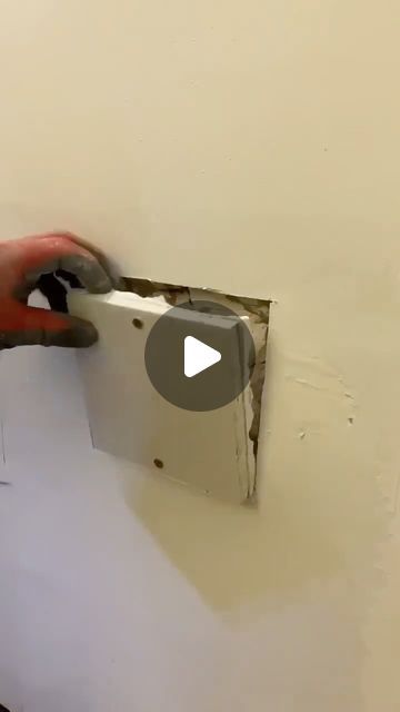 Patch Drywall, Ceiling Repair, How To Patch Drywall, Diy Fails, Drywall Tools, Dry Wall, Handyman Projects, Drywall Repair, Home Fix