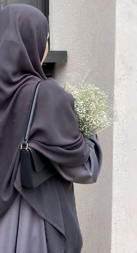 Modesty Outfits, Muslim Couple Photography, Muslim Women Fashion, Hijabi Aesthetic, Mode Abaya, Modesty Fashion, Muslimah Aesthetic, Muslim Outfits, Muslimah Fashion Outfits