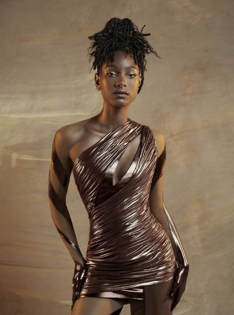 Solar Goddess, Will Smith And Family, Alien Goddess, Punk Rock Princess, Light In The Darkness, Willow Smith, Studio Photography Poses, Goddess Dress, In The Darkness