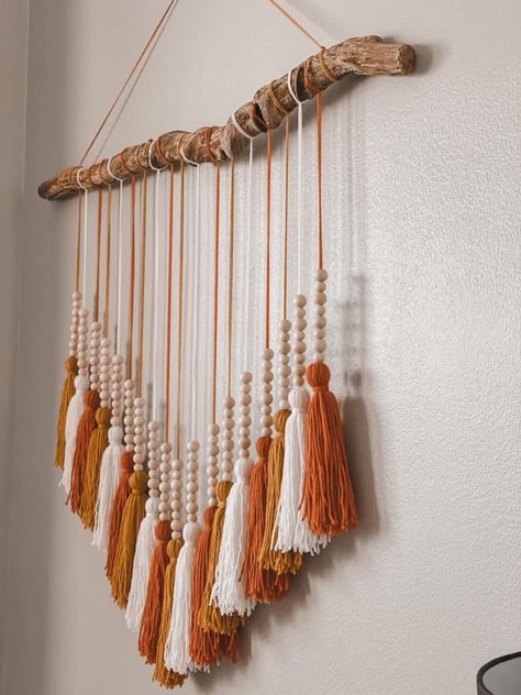 Decor With Wooden Beads, Simpul Makrame, Boho Crafts Diy, Easy Diy Room Decor, Rope Decor, Yarn Wall Art, Cozy Fall Decor, Macrame Wall Hanging Diy, Diy Yarn Crafts