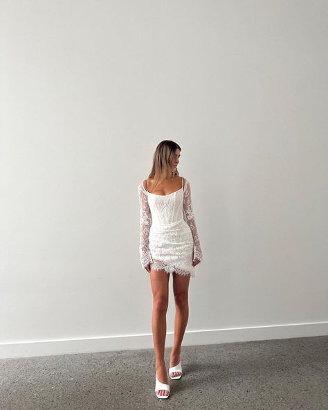 Elopment Dresses Short, Short White Bridal Dress, Wedding Afterparty Dresses, Reception Wedding Dress Short, Short Reception Dress For Bride, Short Elopement Dress, Short Wedding Dress With Sleeves, Short Reception Dress, Long Sleeve Short Wedding Dress