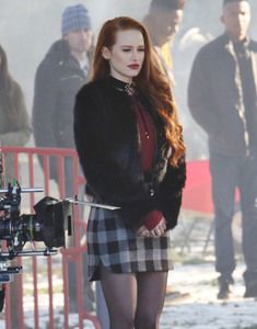 Madelaine Petsch Style Madelaine Petsch Style, Madelaine Petsch Photoshoot, Cheryl Blossom Outfits, Riverdale Set, Cherry Blossom Outfit, Cheryl Blossom Aesthetic, Cheryl Style, Cheryl Blossom Riverdale, Riverdale Cheryl