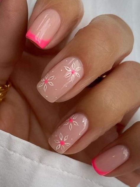 Pretty Nails Short Gel, Flower Gel Nails Short, Nail Biab Ideas, Hard Gel Nails Design Simple, Minimalistic Nails Design, Pink Nails Trendy, Short Pink Nails, Pink Glitter Nails, Manicure Nail Designs