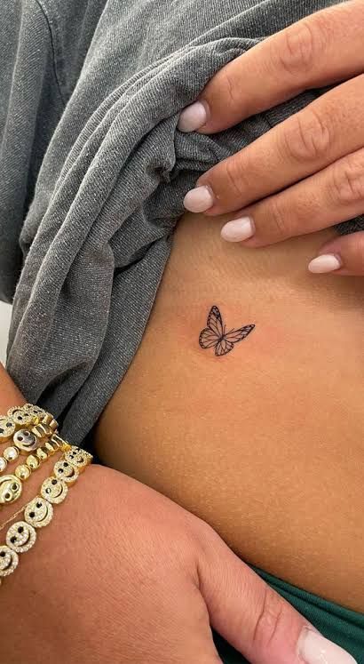 https://encrypted-tbn0.gstatic.com/images?q=tbn:ANd9GcQoVuZ4_RDp5fi6_CMnJaD2Ljag8JkmE5S8mg&usqp=CAU Singular Butterfly Tattoo, Tattoo Inspo Women Arm, Christian Butterfly Tattoo, Tattoo Ideas Female Back Of Arm, Tattoo Ideas Female Aesthetic, Small Butterfly Tattoo Designs, Tattoos 2022, Tiny Butterfly Tattoo, Butterfly Tattoos Images