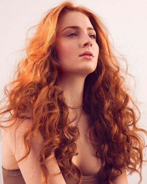 Sophie Turner Tattoo, Sophie Turner Photoshoot, Hair Blond, Red Haired Beauty, Red Hair Woman, Copper Hair Color, Long Red Hair, Redhead Beauty, Arya Stark