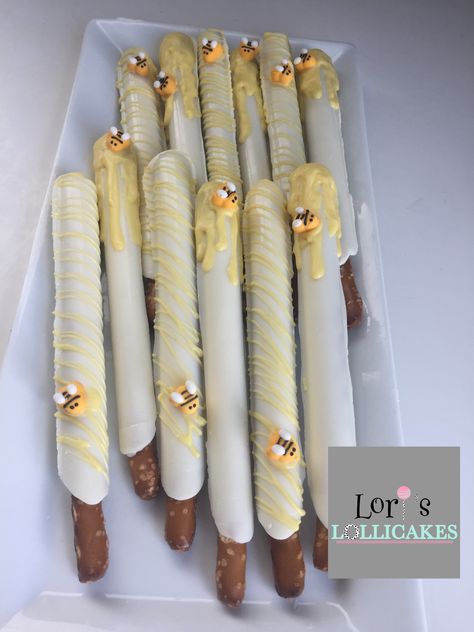 Lori's Lollicakes : Mama to bee party photos-bee hive cake, cake pops, covered Oreos and covered pretzels 💛🐝💛 Bee Baby Shower Food, Hive Cake, Bee Hive Cake, Bee Cake Pops, Mama To Bee, Cake Cake Pops, Bee Themed Gender Reveal, Bee Birthday Theme, Bee Themed Birthday Party