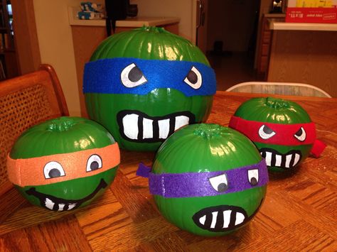 Ninja Turtle Pumpkins Teenage Mutant Ninja Turtles Pumpkins, Pumpkin Painting Ideas Ninja Turtle, Ninja Turtles Pumpkin, Tmnt Pumpkin Painting, Ninja Turtle Scarecrow, Ninja Turtle Trick Or Trunk, Face Pumpkin Carving, Ninja Turtles Pizza, Ninja Turtle Pizza