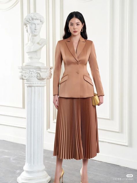 Minister Outfit, Womens Skirt Outfits, Pleated Skirt Dress, Chic Winter Outfits, Stylish Work Attire, Classy Dress Outfits, Hijab Fashion Inspiration, Classy Work Outfits, Work Wear Women