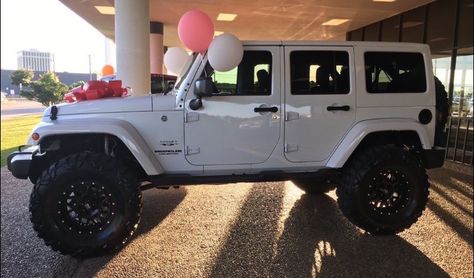 pinterest: @chamiskebeard White Jeep Wrangler Unlimited, White Jeep Wrangler, Jeep Wrangler Girl, Jeep Sahara, Car Information, Jeep Baby, Badass Jeep, White Jeep, Jeep Wrangler Unlimited Sahara