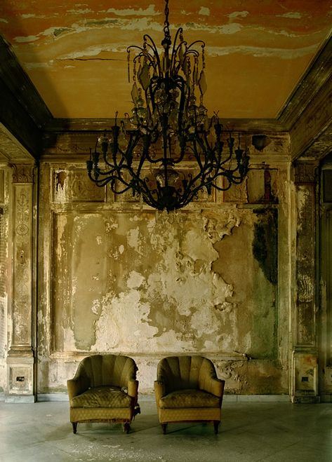 Old Room, Peeling Paint, Abandoned Mansions, Bacardi, Abandoned Buildings, Abandoned Houses, Blade Runner, Abandoned Places, Wabi Sabi