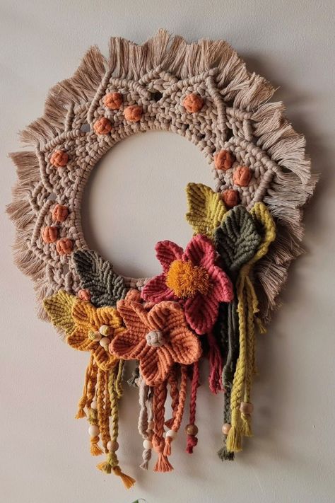 Christmas Wall Decor Ideas, Crochet Wall Hanging Pattern, Macrame Wreath, Boho Fall Decor, Crochet Wall Hanging, Heidelberg Germany, Wall Hanging Pattern, Macrame Owl, Macrame Knots Pattern