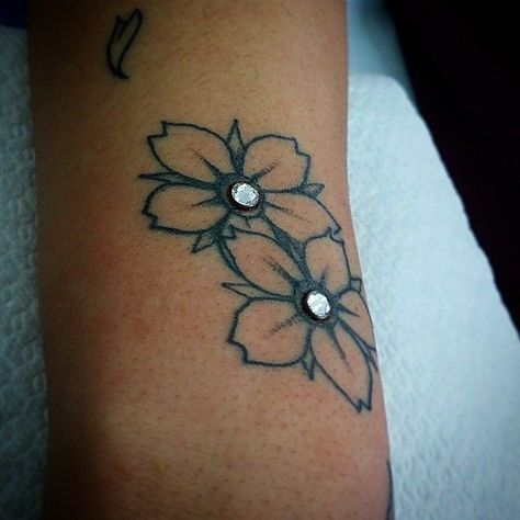 Tattoo With Dermal Piercing, Dermal Piercing Tattoo, Dermal Piercing Ideas, Tattoo Ankle Bracelet, Dermal Piercings, Small Colorful Tattoos, Microdermal Piercing, Cheek Piercings, Bracelet Tattoos