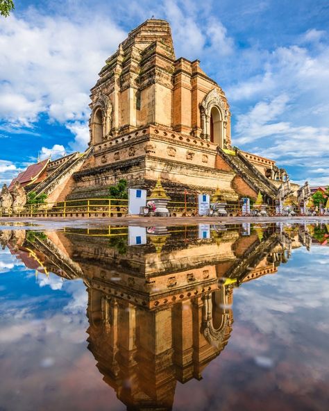 🏯✨ Wat Chedi Luang: The Heart of Chiang Mai’s History 🇹🇭 Step back in time at Wat Chedi Luang, one of Chiang Mai’s most iconic temples! This ancient structure, once home to the Emerald Buddha, exudes history, culture, and spiritual beauty. 📍 Wat Chedi Luang, Chiang Mai, Thailand 🎒 Pro Tip: Visit during the evening when the temple is beautifully lit, or join a monk chat to learn more about Buddhism and local traditions. #WatChediLuang #ChiangMaiTravel #VisitThailand #CulturalLandmarks #Spi... Chiang Mai Aesthetic, Chiang Mai Travel, Grad Trip, Spiritual Beauty, Visit Thailand, Post Grad, Chiang Mai Thailand, Step Back, Chiang Mai