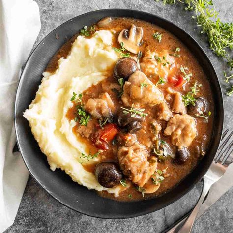 Hunter Chicken, Chicken Normandy, Hunters Chicken, Chicken Thighs Mushrooms, Slow Cooker Chicken Thighs, Slow Cooked Chicken, Crock Pot Recipes, Hunter S, Cooked Chicken