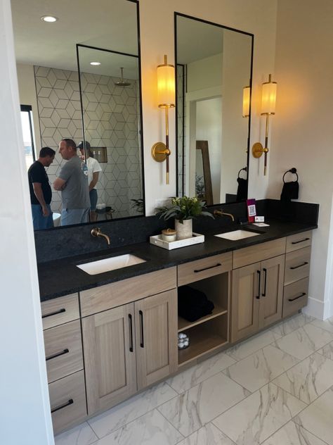 Bathroom Black Countertop Wood Cabinet, Boys Bathroom Vanity, Masculine Restroom, Organic Modern Restroom, Bathroom Ideas Black, Bathroom Black Countertop, Beige And Black Bathroom Ideas, Masculine Bathroom Ideas, Organic Bathroom Design