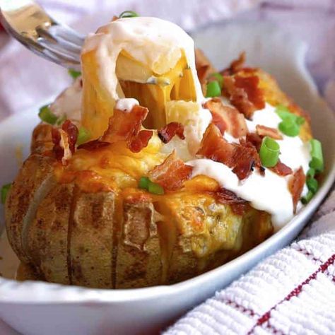 Loaded Bloomin' Potato Loaded Jacket Potato, Jack Potato Recipes, Jacket Potato Recipe, Jack Potato, Potatoes Mashed, Loaded Potato Skins, Potatoe Recipes, Jacket Potatoes, Potatoes Recipes