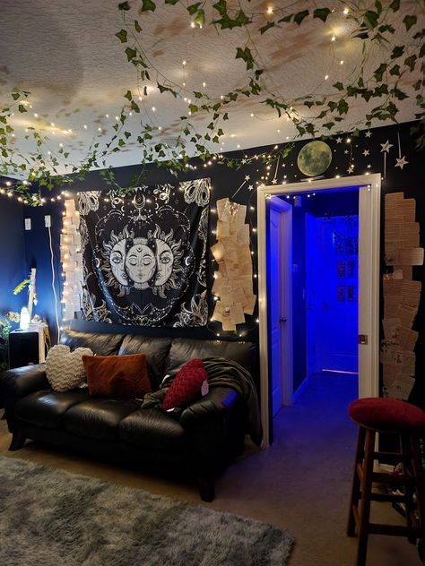 Grungy Apartment Aesthetic, Astronomy Themed Bedroom, Grunge Apartment Aesthetic Living Room, Spooky Bedroom Ideas, Grunge Living Room Aesthetic, Living Room Grunge, Witchhouse Aesthetic, Emo Apartment, Grunge Apartment Aesthetic