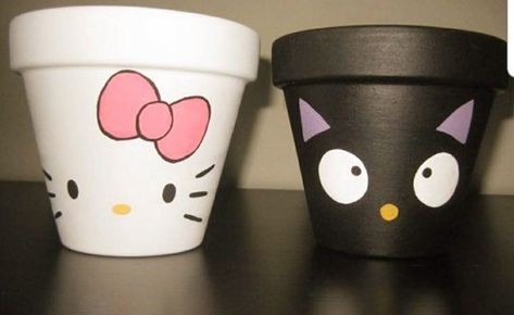 Tapeta Hello Kitty, Clay Pot Projects, Clay Pot People, Hello Kitty Birthday Party, Flower Pot Art, Pot Painting, Terra Cotta Pot Crafts, Hello Kitty Crafts, Painted Pots Diy