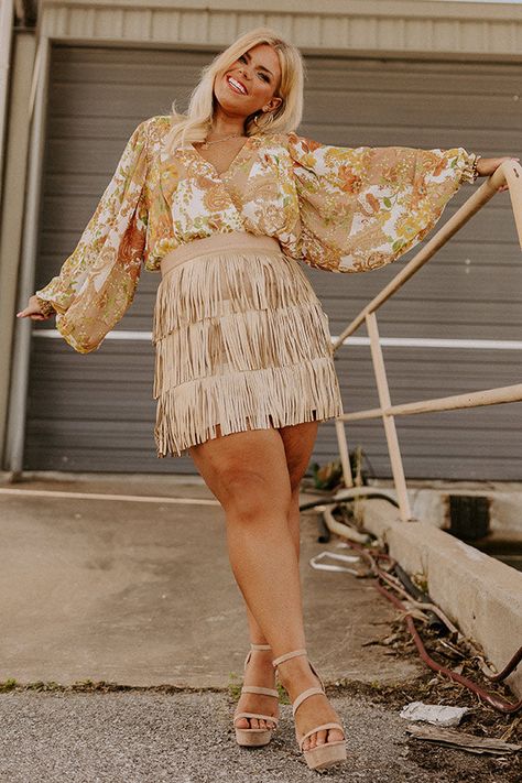 Plus Size Fringe Skirt, Western Concert Outfit Plus Size, Glam Cowgirl Outfit Plus Size, Mid Size Western Fashion, Country Music Festival Outfits Plus Size, Country Concert Plus Size Outfit, Plus Size Nashville Outfits Summer, Fringe Skirt Outfit Country, Plus Size Rodeo Outfits For Women