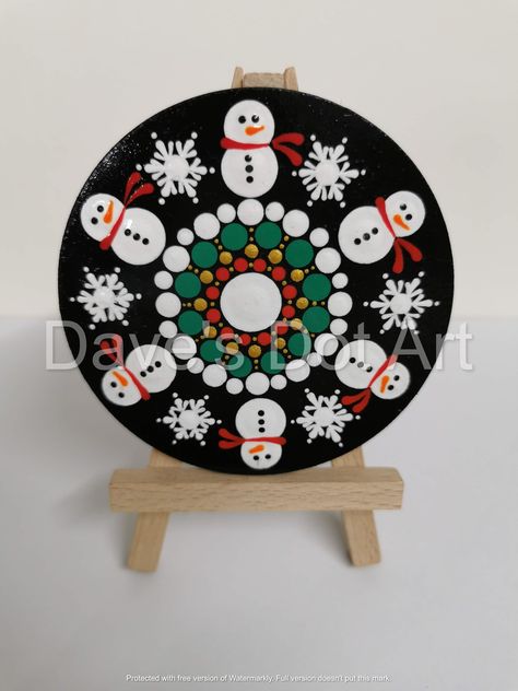 Dot Mandala decorated MDF cutout hand painted in acrylic paints. Snowman Mandala Art, Snowman Dot Art, Holiday Dot Mandala, Snowman Mandala, Acrylic Dot Painting Ideas, Christmas Dot Painting, Christmas Mandala Art, Christmas Dot Art, Mandela Rock Painting