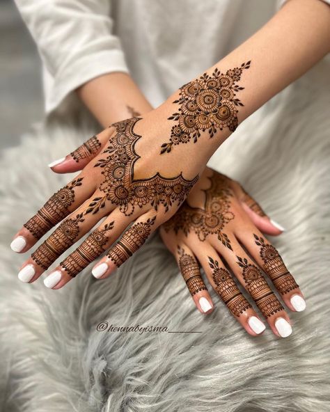 40+ BEAUTIFUL MEHNDI DESIGNS FOR EID - Stylin by Sarita Wedding Indian Makeup, Engagement Henna, Beginner Henna, Front Mehndi Design, Eid Mehndi Designs, Henna Tattoo Designs Hand, Arabic Henna, Tattoo Henna, Latest Henna Designs