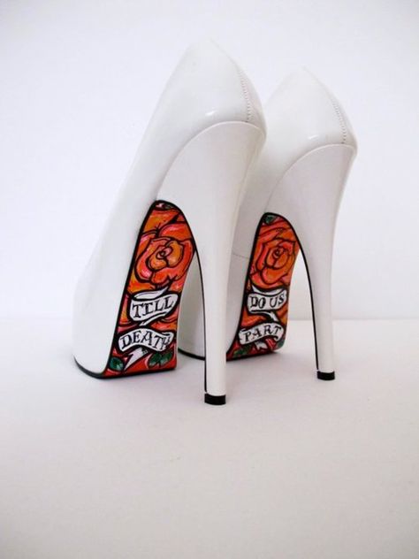 13 Rad Ideas For A Tattoo-Inspired Wedding Rockabilly Wedding, White High Heels, Gothic Wedding, Wedding Heels, Boho Vintage, Bridal Shoes, Christian Louboutin Pumps, Wedding Shoes, Trending Shoes