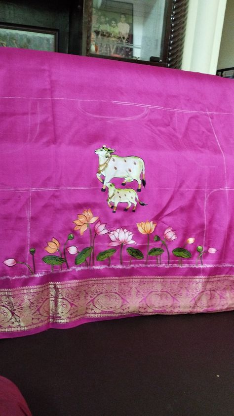 Painting On Saree, Painting Blouses, Blouse Painting, Thanjavur Painting, Painting Dress, Indian Traditional Paintings, Pichwai Painting, Saree Painting Designs, Rajputi Dress