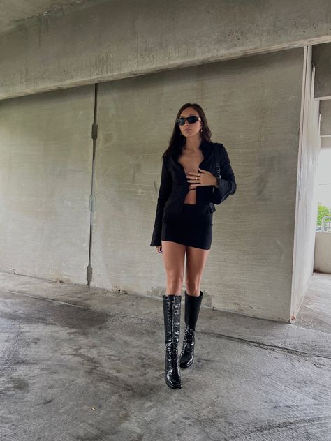 Over The Knee Boot Outfit Night, Fall Outfit Boots, Outfits With Knee High Boots, Black Knee High Boots Outfit, Outfit Boots, New Year’s Eve Outfit, Over The Knee Boot Outfit, Mini Skirt Outfit, Black Boots Outfit