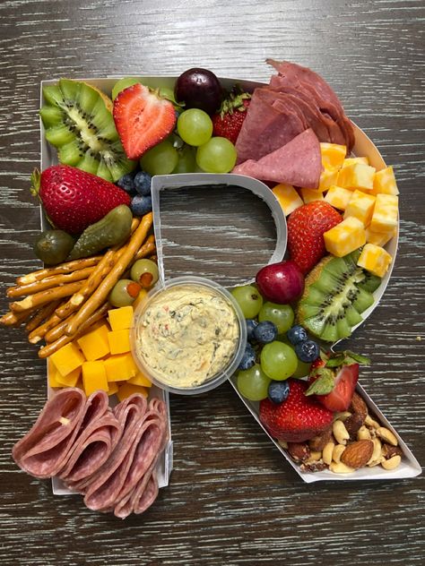 Letter R Charcuterie Board, Food Letters, Charcuterie Board Meats, Food Boards, 5th Birthday Party Ideas, Charcuterie Inspiration, Charcuterie Recipes, Chocolate Fruit, Veggie Tray