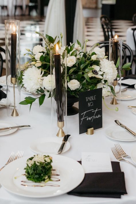 Get inspired by the modern chic vibe of our black and white wedding reception decor. Sleek black accents and clean white elements combine to create a stylish and contemporary atmosphere. The minimalistic approach adds a touch of sophistication, while allowing the beauty of the monochromatic color scheme to shine. Explore our collection and discover how to infuse your wedding reception with a modern twist. Follow us for more wedding decor ideas and trends. Black White Ivory Gold Wedding, White Beige Black Wedding, White Green Centerpiece Wedding, Black And White Wedding Decor Table, Black And White Wedding Theme Guests, Black White And Champagne Wedding Decor, Black White And Copper Wedding, Simple Romantic Wedding Decor, Black White Centerpieces