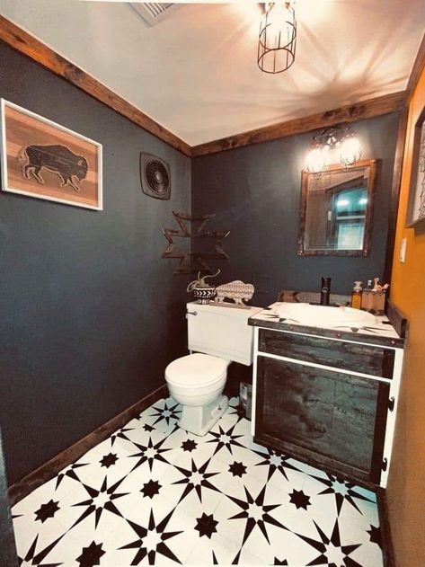 Cowhide Bathroom Rug, How To Remodel A Mobile Home Diy, Western Style Curtain Ideas, Bathroom Remodel Western Style, Modern Southwestern Bathroom, Western Home Wall Color, Western Small Bathroom Ideas, Bathroom Remodel Western, Western Tile Bathroom