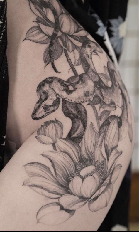 Animal Tattoos For Women, Floral Back Tattoos, Mujeres Tattoo, Cute Cat Tattoo, Cat Tattoo Designs, Cute Little Tattoos, Feminine Tattoo, Incredible Tattoos, Tattoo Portfolio