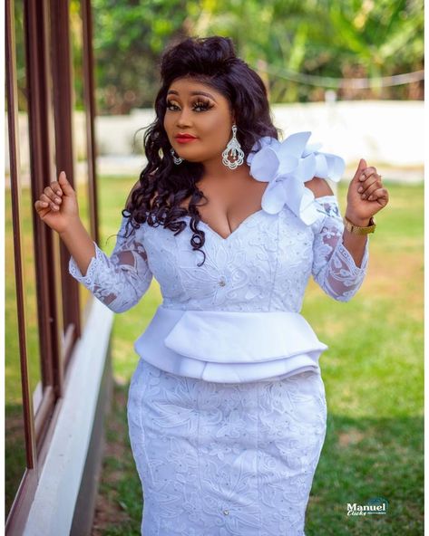 White Lace Styles For Naming Ceremony, Dress For Naming Ceremony In Ghana, African Lace Dresses Short, White Lace Dress Styles Ghana For Naming Ceremony, Mid Length Lace Dress, Lace Dress Classy, Dress For Ladies, African Attire Dresses, African Fabric Dress