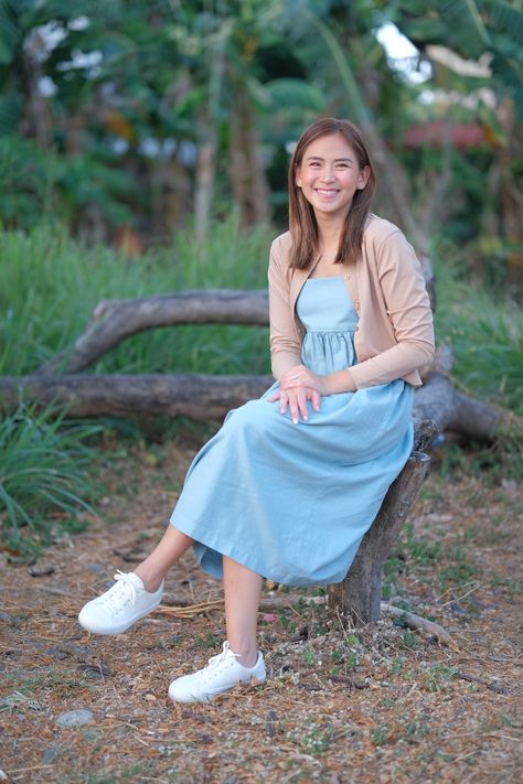 Sarah Geronimo - Taking afternoon walks and admiring the... | Facebook Sarah Geronimo Outfit, Uniqlo Fashion, Sarah Geronimo, Uniqlo Style, Colors Of Nature, Colorful Sunset, Happy Mood, Simple Outfit, Wearing Clothes