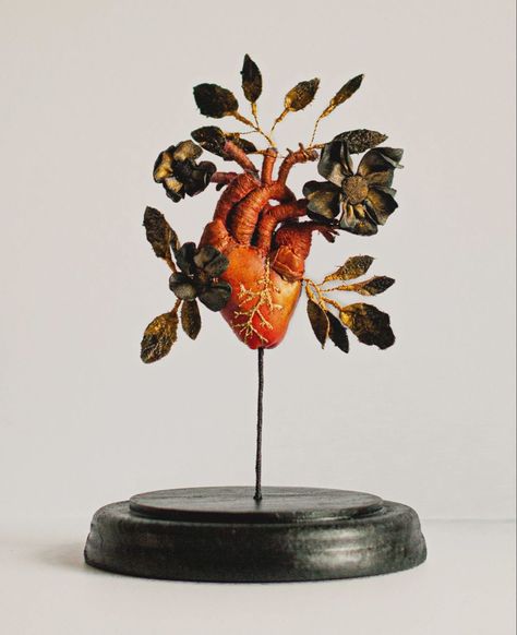 Natalia Lubieniecka Growth And Decay, Art Alevel, Textile Sculpture, Colossal Art, Faux Taxidermy, Visual Culture, Anatomical Heart, Human Heart, Arte Inspo