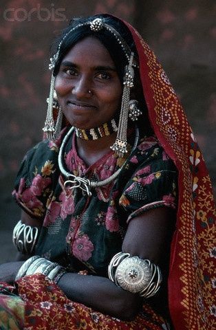 Jhabua, India | Bhil Woman in Traditional Dress. Image Couple, Indian Woman, Madhya Pradesh, We Are The World, Cultural Diversity, World Cultures, People Of The World, Traditional Dress, Interesting Faces