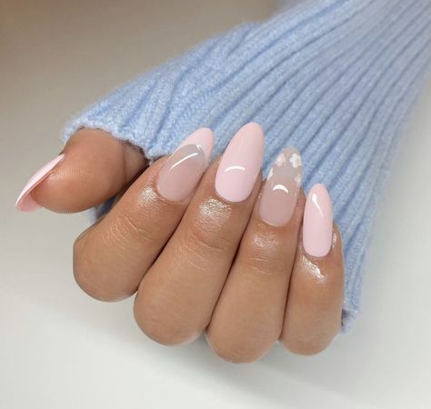 Simple Short Almond Nails Neutral, Almond Nails 2024, Short Gel Polish, Gel Easter Nails, Pastel Easter Nails, Short Gel Nail Designs, Nails For Easter, Pastel Acrylics, Nail Art Pastel