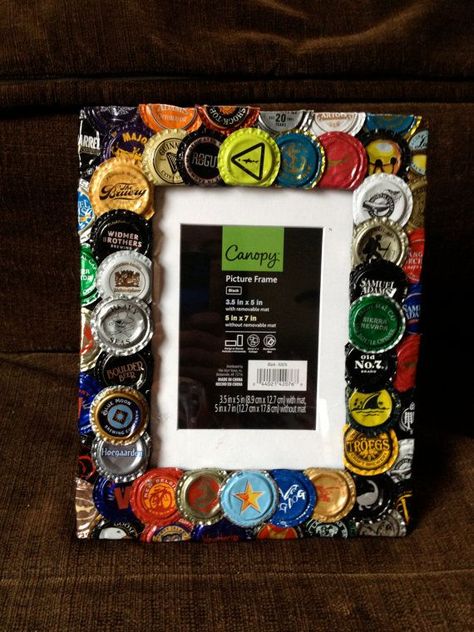 Beer Bottle Cap Beer Top Crafts, Bottle Caps Diy, Beer Bottle Cap Crafts, Beer Crafts, Bottle Top Crafts, Bottle Cap Projects, Diy Beer, Plastic Bottle Caps, Cap Art