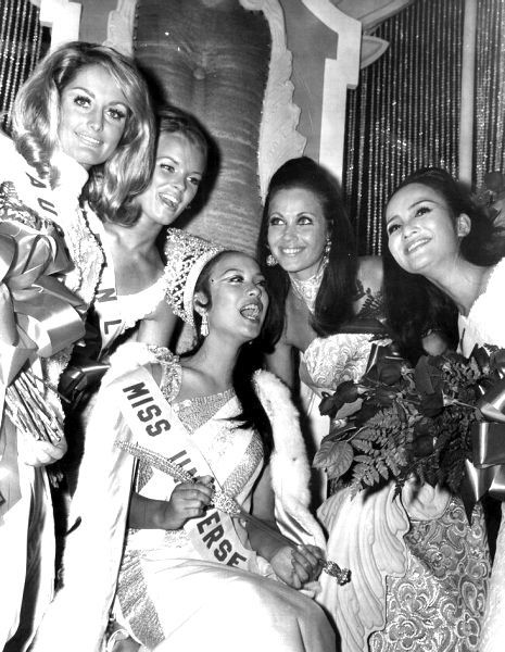 70s Philippines, Gloria Diaz, Filipiniana Dress, Filipino Culture, Beauty Event, Girls Music, Miss America, Music Promotion, Miss Universe