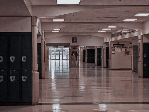 Highschool Aesthetic Classroom, Punk 57, School Highschool, High School Story, Speech And Debate, School Hall, School Hallways, American High School, Nostalgia Aesthetic