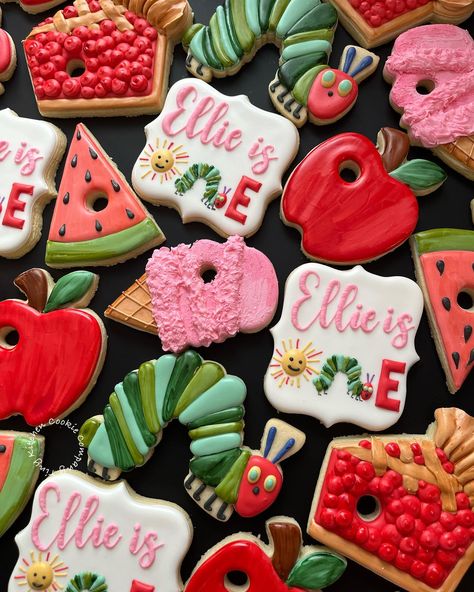 Instagram Decorating Cookies, Cookie Company, Decorated Sugar Cookies, Tiny Kitchen, Custom Cookies, Sugar Cookies Decorated, Cookie Decorating, Sugar Cookies, Birthday