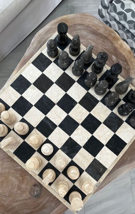 Chess Board Black And White, Side Board Decor, Chess Aesthetic, Nerdy Guys, Royal Elite, Chess Sets, Aesthetic Vibes, Chess Game, Chess Set